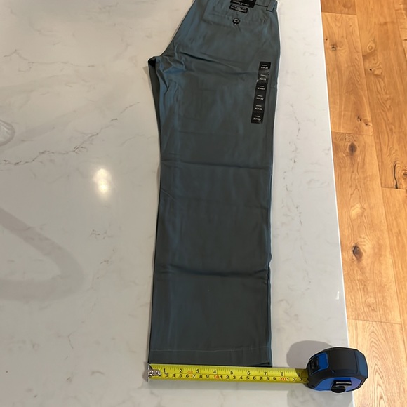 Banana Republic Emerson Chino 30x32 - Picture 7 of 7